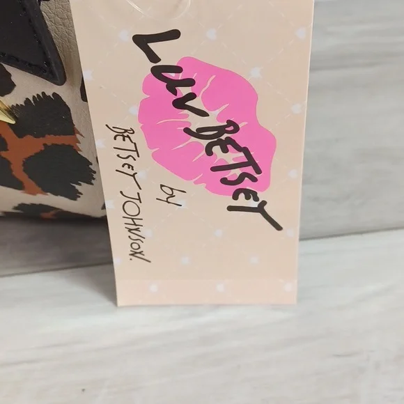 Betsey Johnson Cheetah Mini Barrel NWT - Picture 3 of 9